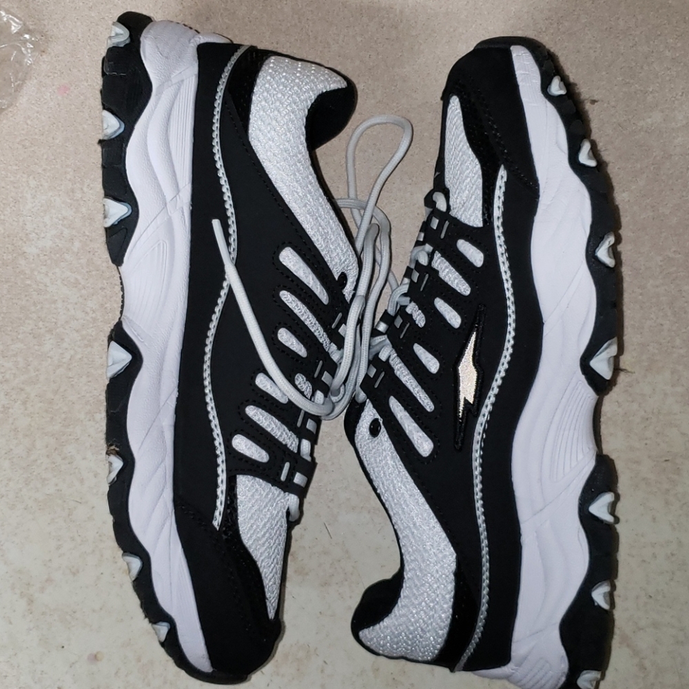 Avia black and white shoes